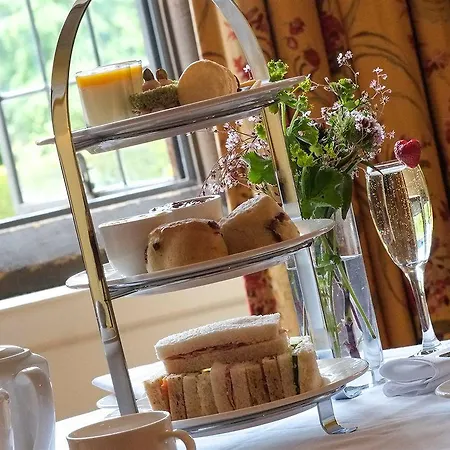 Gisborough Hall מלון 4*