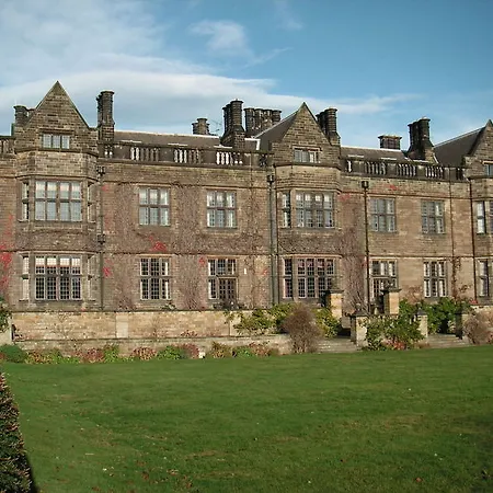 Gisborough Hall גיסבורו