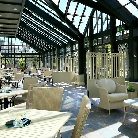 Gisborough Hall גיסבורו