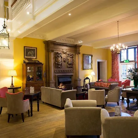 Gisborough Hall גיסבורו