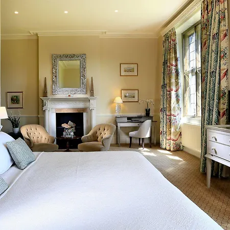 Gisborough Hall גיסבורו