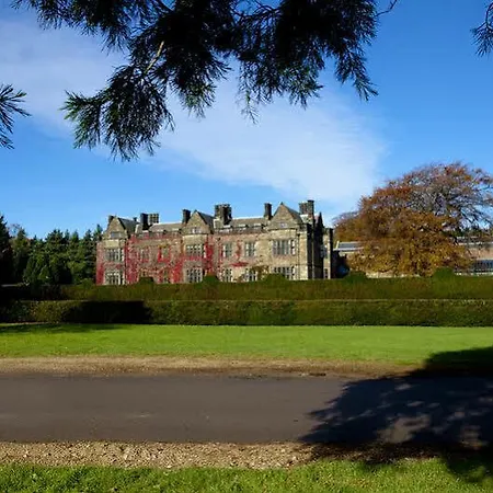 Gisborough Hall מלון 4*